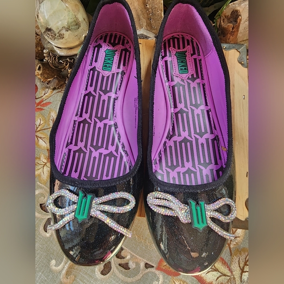 Wicked Movie Chic Black and Green Loafers with Bow Details - Picture 1 of 8